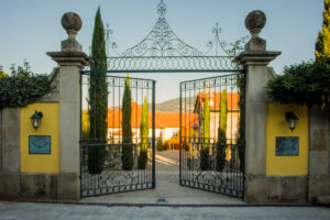 Entrada principal da Quinta do Outeiro